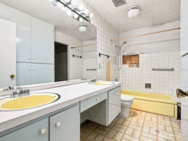 17805 NE 9th Street, Bellevue, WA 98008