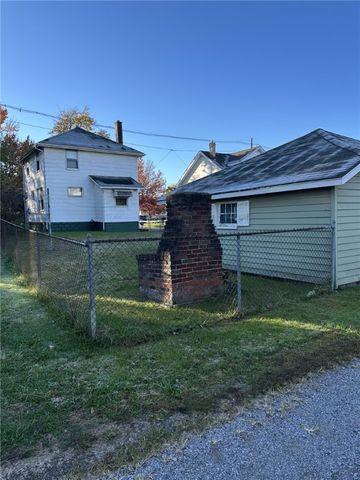 1023 Beckford St, New Castle, PA 16101