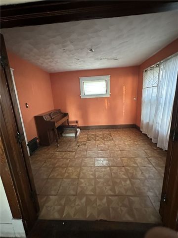 1023 Beckford St, New Castle, PA 16101