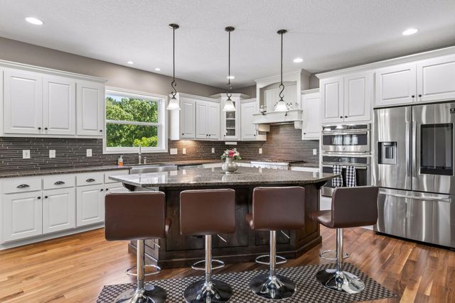 3604 Sawgrass Trail S, Eagan, MN 55123