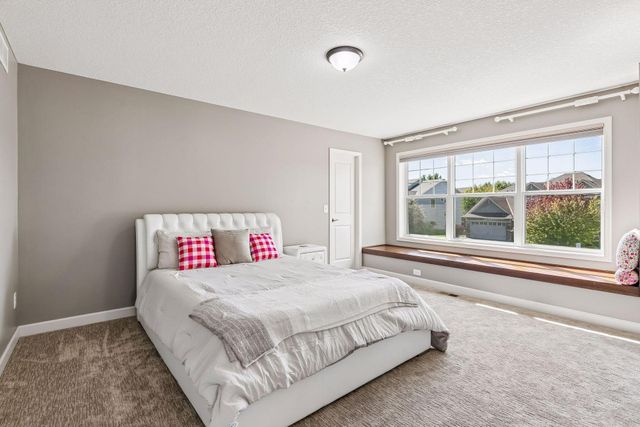 3604 Sawgrass Trail S, Eagan, MN 55123