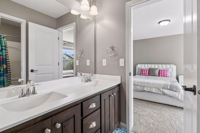 3604 Sawgrass Trail S, Eagan, MN 55123