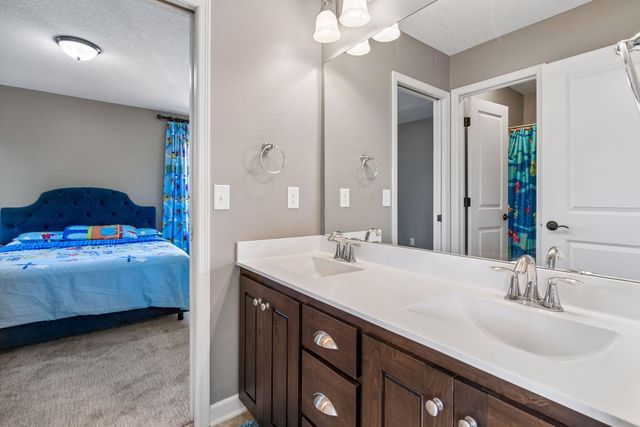 3604 Sawgrass Trail S, Eagan, MN 55123