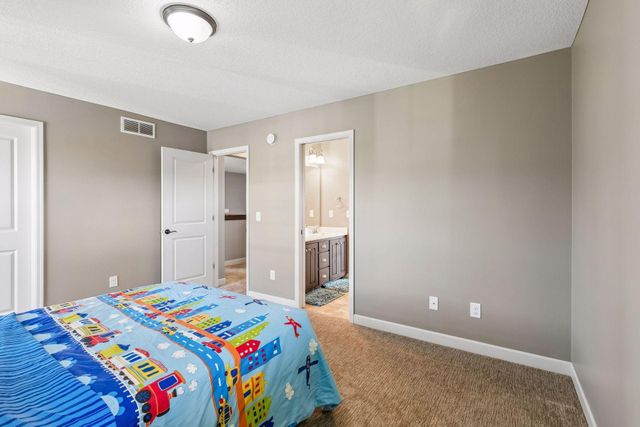 3604 Sawgrass Trail S, Eagan, MN 55123