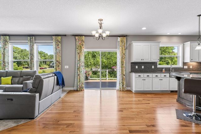 3604 Sawgrass Trail S, Eagan, MN 55123