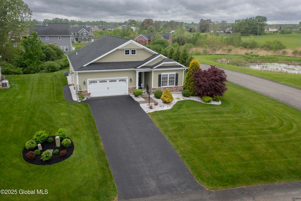 2 Julia Circle, Halfmoon, NY 12118