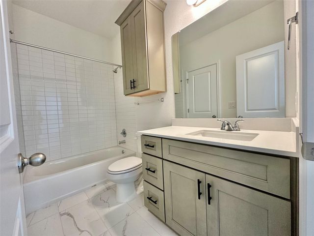 404 Young ST, Buda, TX 78610