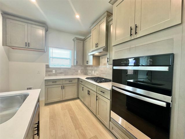 404 Young ST, Buda, TX 78610