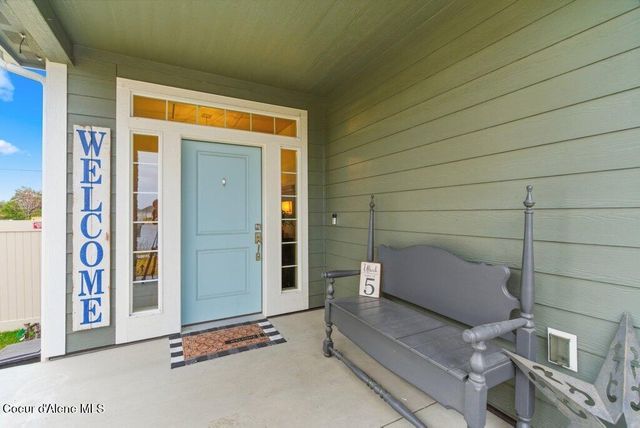 880 E Allenby Ct, Post Falls, ID 83854