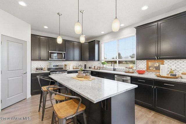 880 E Allenby Ct, Post Falls, ID 83854