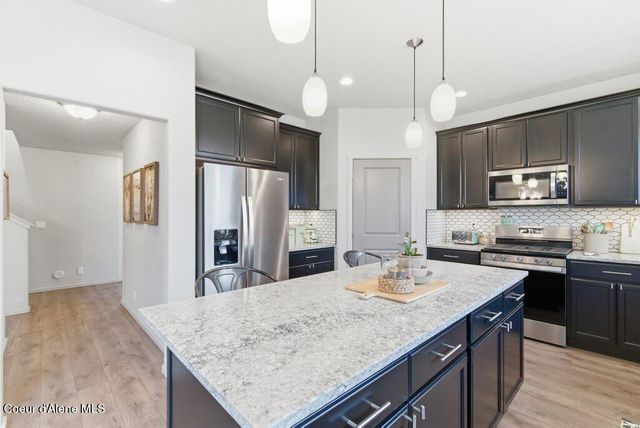 880 E Allenby Ct, Post Falls, ID 83854