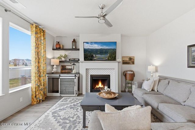 880 E Allenby Ct, Post Falls, ID 83854