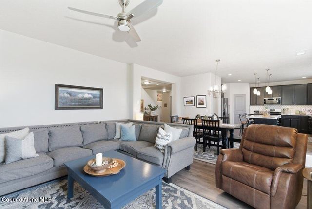 880 E Allenby Ct, Post Falls, ID 83854