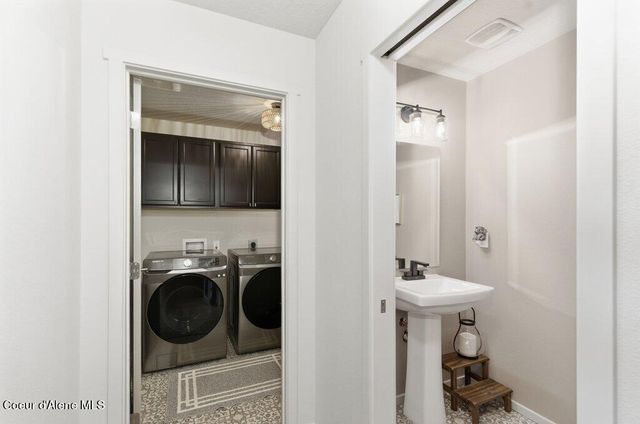 880 E Allenby Ct, Post Falls, ID 83854