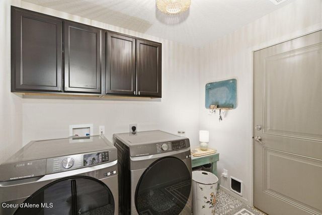 880 E Allenby Ct, Post Falls, ID 83854