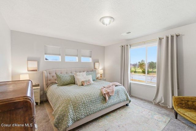 880 E Allenby Ct, Post Falls, ID 83854