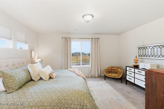 880 E Allenby Ct, Post Falls, ID 83854