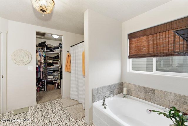 880 E Allenby Ct, Post Falls, ID 83854