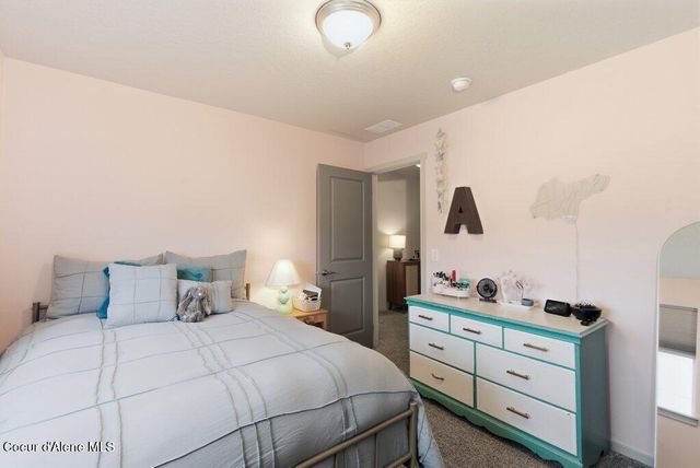 880 E Allenby Ct, Post Falls, ID 83854