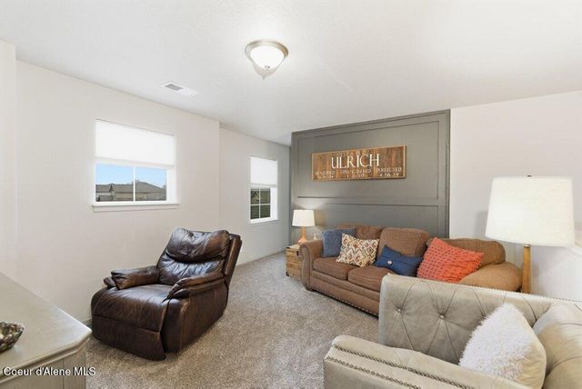 880 E Allenby Ct, Post Falls, ID 83854