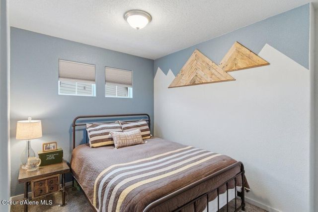 880 E Allenby Ct, Post Falls, ID 83854