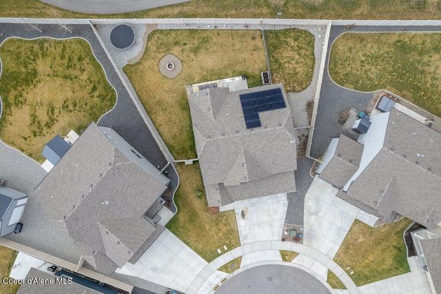 880 E Allenby Ct, Post Falls, ID 83854