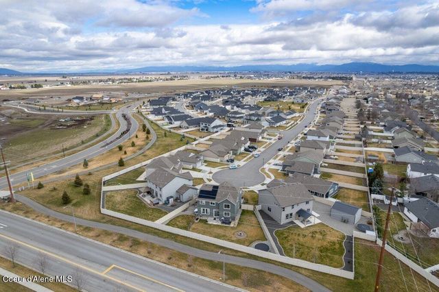 880 E Allenby Ct, Post Falls, ID 83854