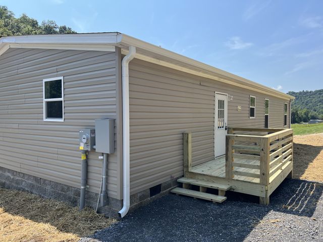 825 Gaulden Hollow Rd, Lafayette, TN 37083