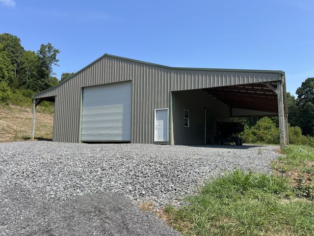825 Gaulden Hollow Rd, Lafayette, TN 37083
