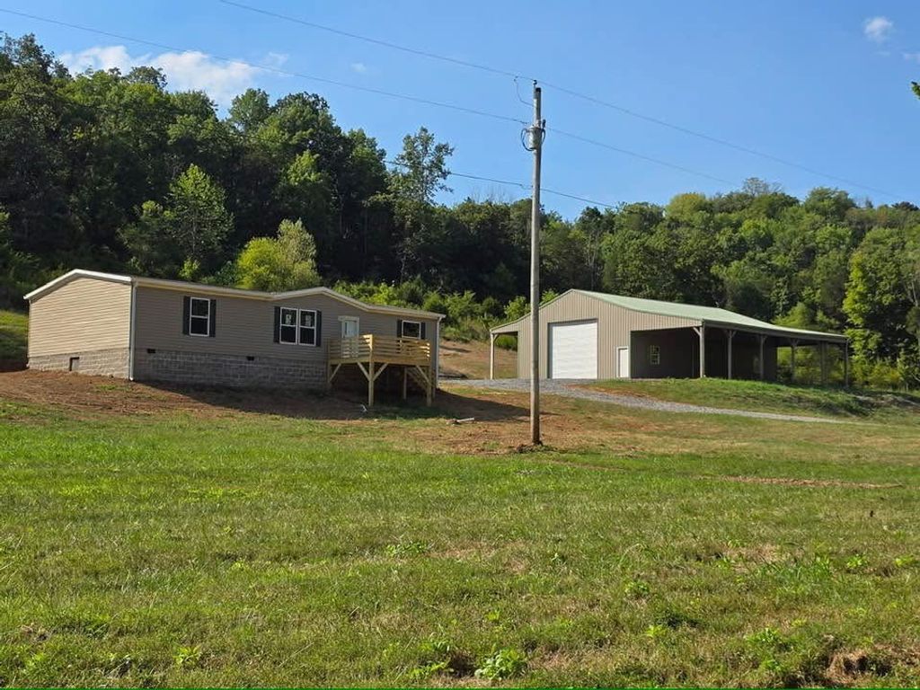 825 Gaulden Hollow Rd, Lafayette, TN 37083