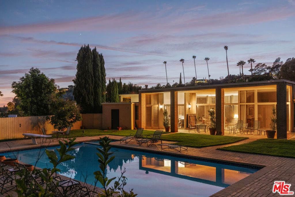 1058 N Hillcrest Road, Beverly Hills, CA 90210 — exterior