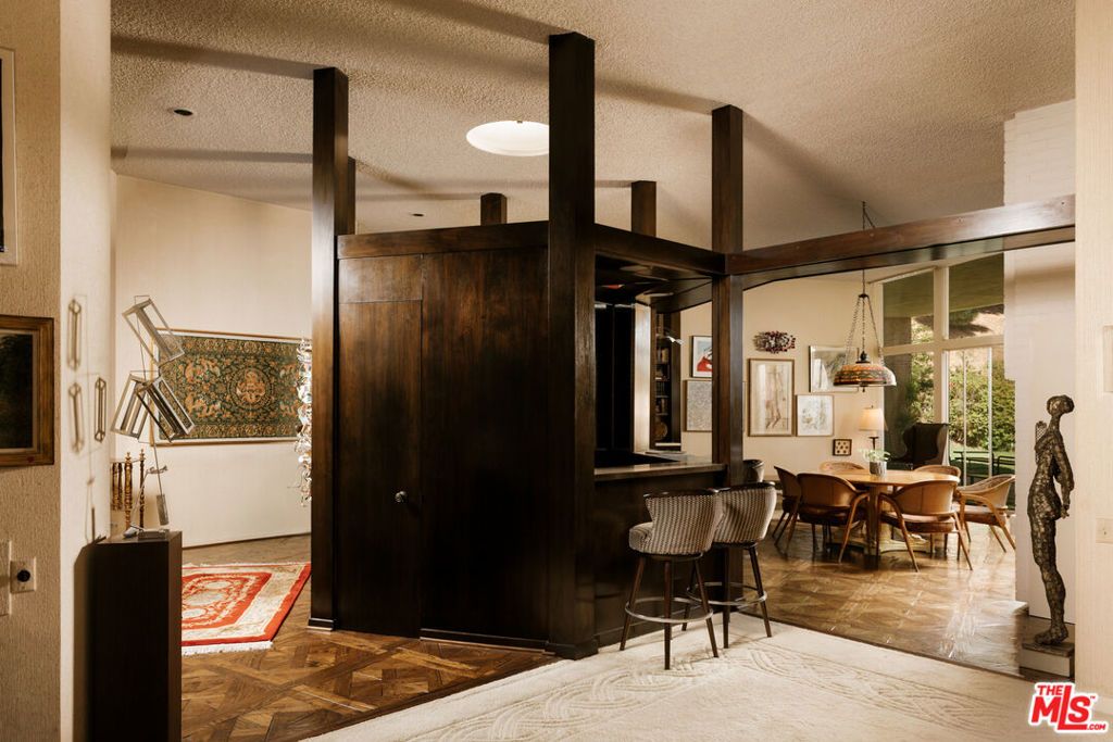 1058 N Hillcrest Road, Beverly Hills, CA 90210 — photo 5