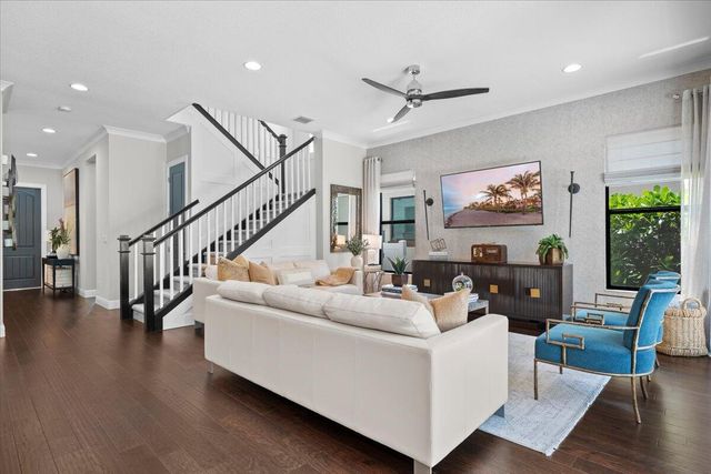 8039 Hobbes Way, Palm Beach Gardens, FL 33418