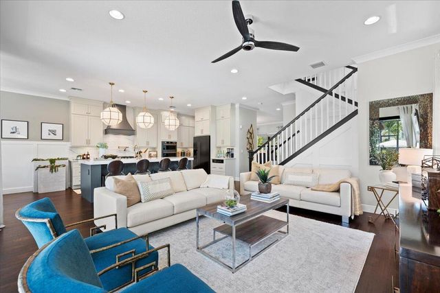 8039 Hobbes Way, Palm Beach Gardens, FL 33418
