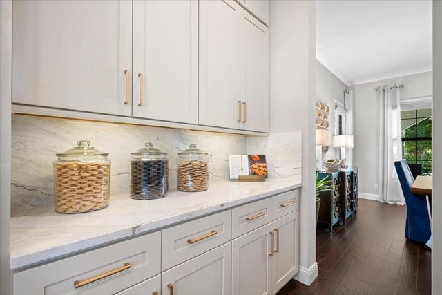 8039 Hobbes Way, Palm Beach Gardens, FL 33418