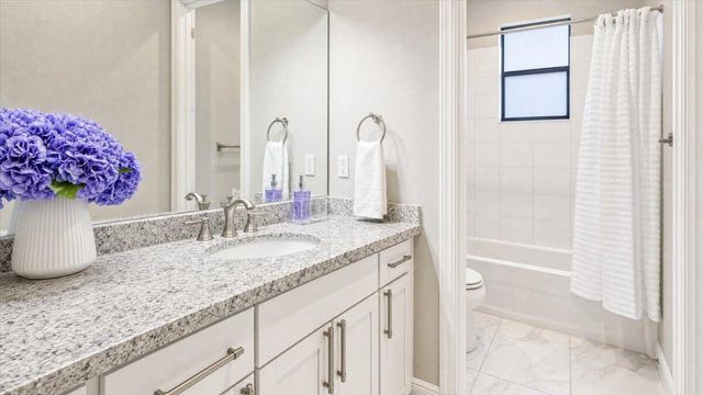 8039 Hobbes Way, Palm Beach Gardens, FL 33418