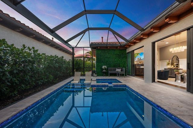 8039 Hobbes Way, Palm Beach Gardens, FL 33418