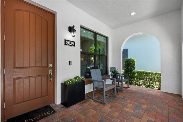 8039 Hobbes Way, Palm Beach Gardens, FL 33418
