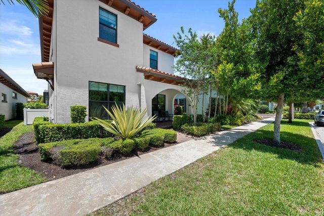 8039 Hobbes Way, Palm Beach Gardens, FL 33418