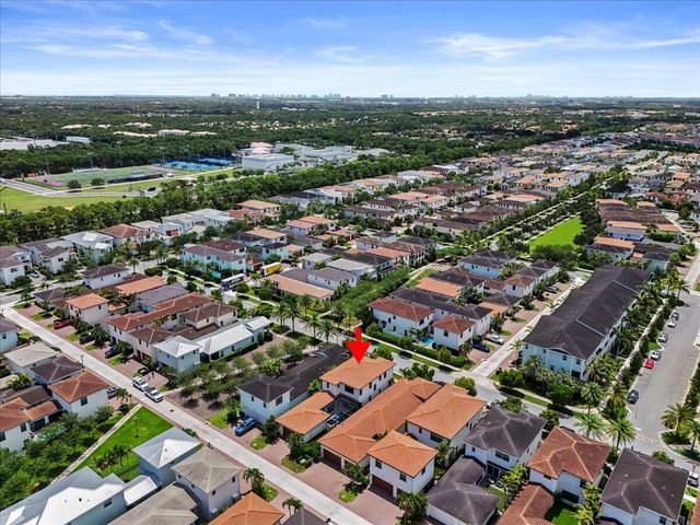 8039 Hobbes Way, Palm Beach Gardens, FL 33418