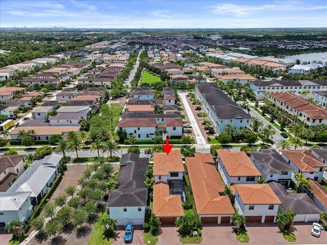 8039 Hobbes Way, Palm Beach Gardens, FL 33418