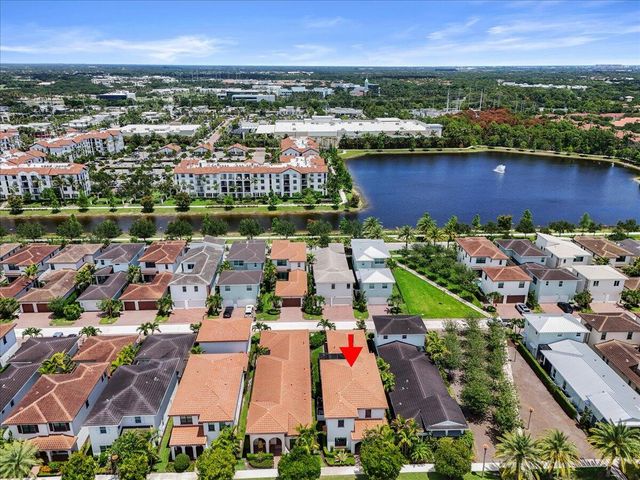 8039 Hobbes Way, Palm Beach Gardens, FL 33418