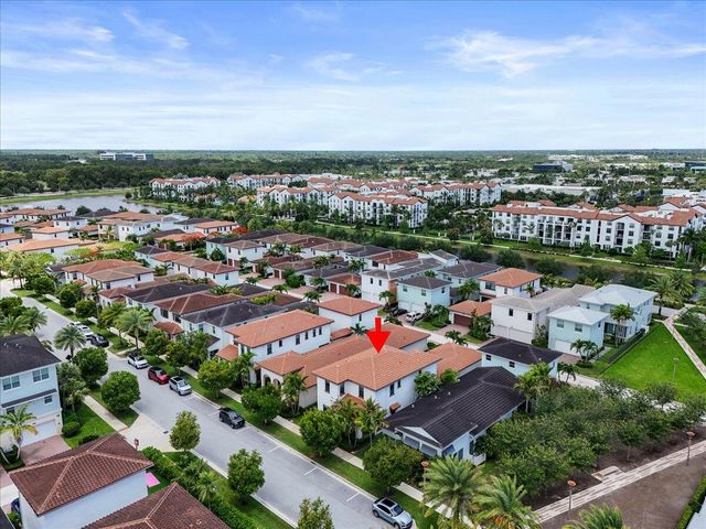 8039 Hobbes Way, Palm Beach Gardens, FL 33418