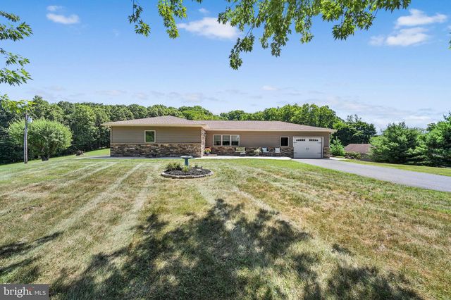 130 CLEARFIELD LN, Reading, PA 19608