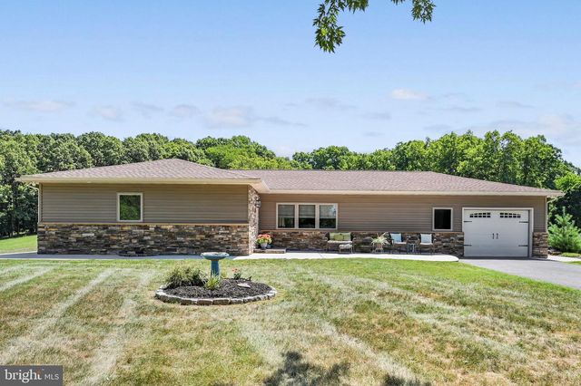 130 CLEARFIELD LN, Reading, PA 19608