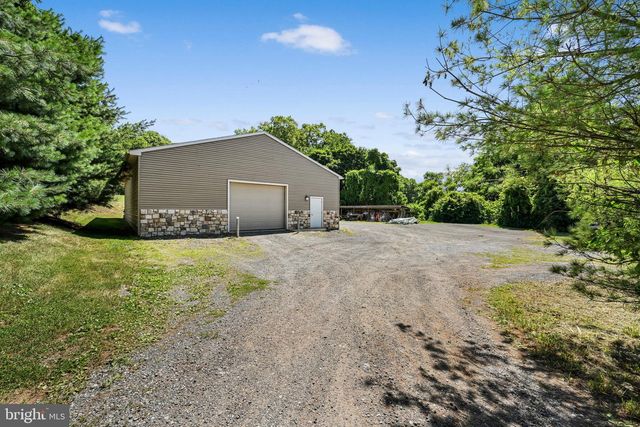 130 CLEARFIELD LN, Reading, PA 19608