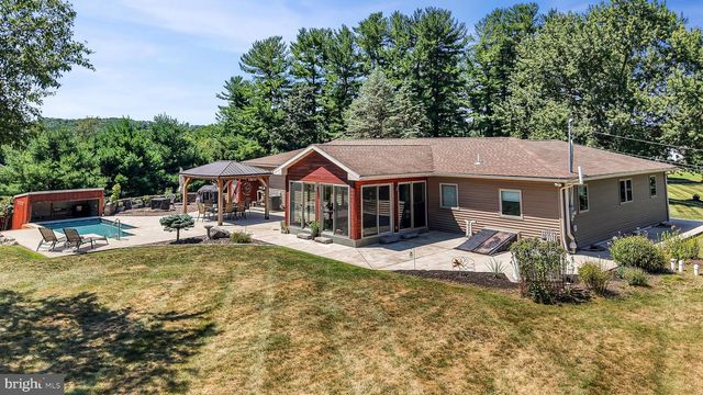 130 CLEARFIELD LN, Reading, PA 19608