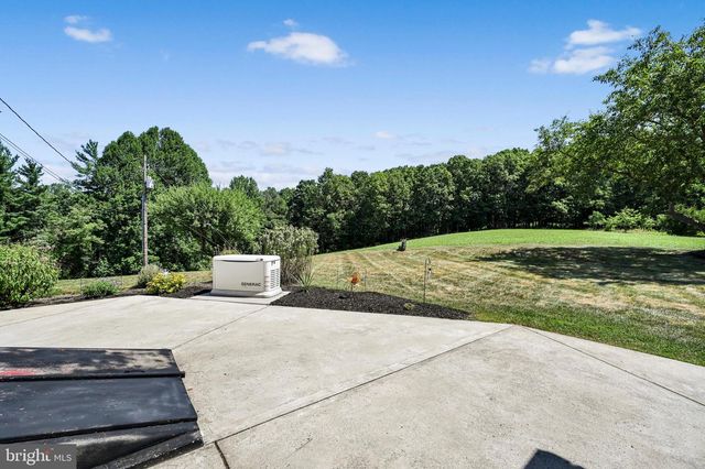 130 CLEARFIELD LN, Reading, PA 19608