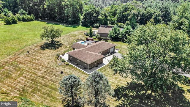 130 CLEARFIELD LN, Reading, PA 19608