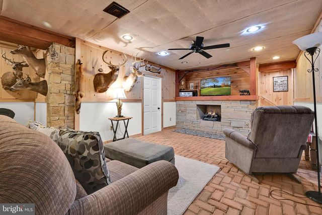 130 CLEARFIELD LN, Reading, PA 19608
